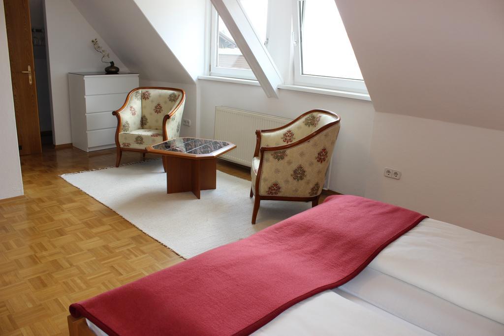 Ferienwohnung Und Gaestezimmer Korb Krumpendorf Phòng bức ảnh