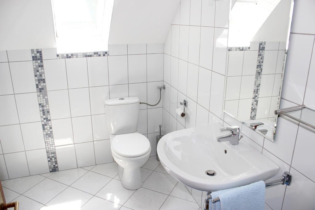 Ferienwohnung Und Gaestezimmer Korb Krumpendorf Phòng bức ảnh